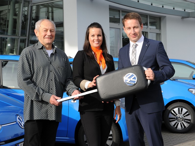 Společnost PRE převzala 7 elektromobilů e-up!